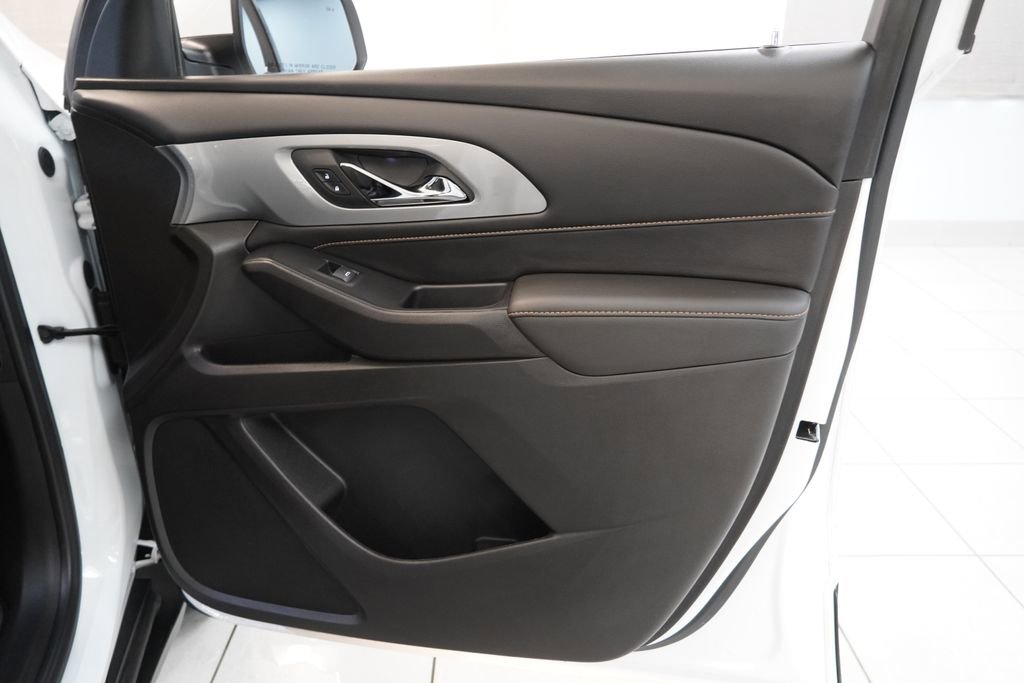 Used 2021 Chevrolet Traverse LT image 36