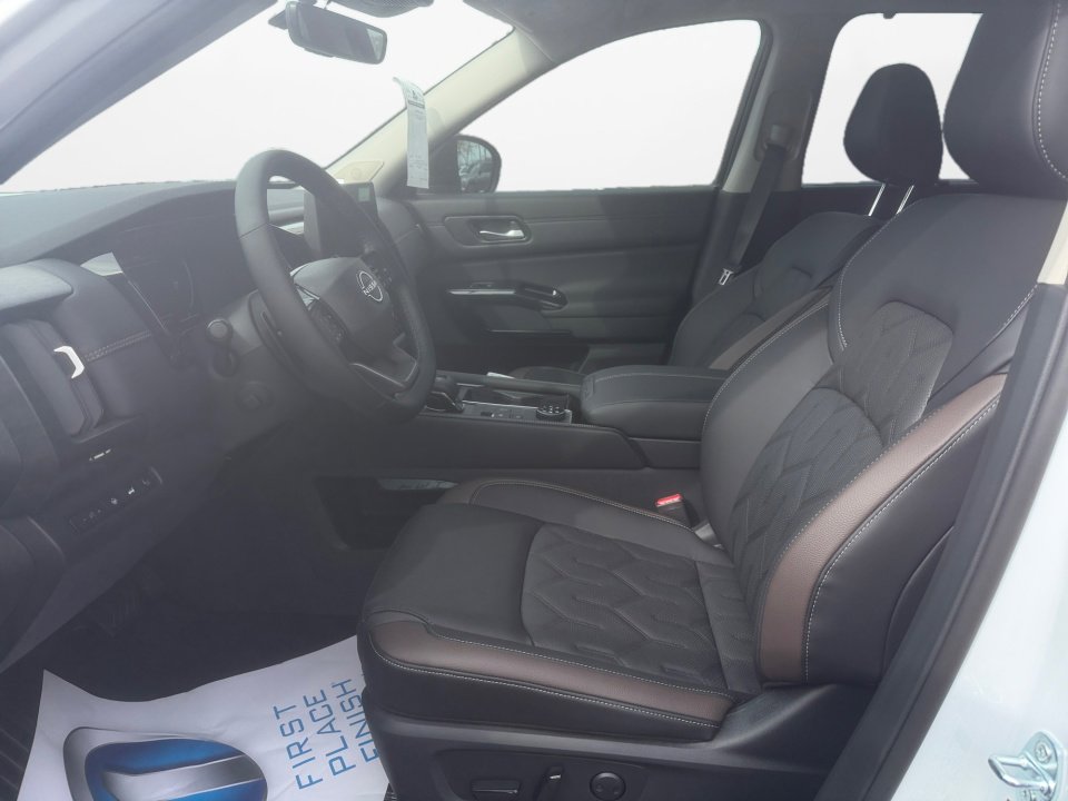 New 2026 Nissan Pathfinder Platinum image 9