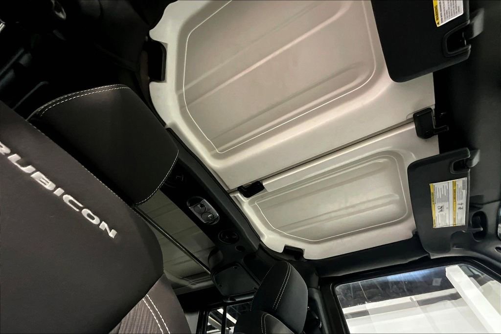 Used 2016 Jeep Wrangler Unlimited Rubicon w/ Connectivity Group image 20