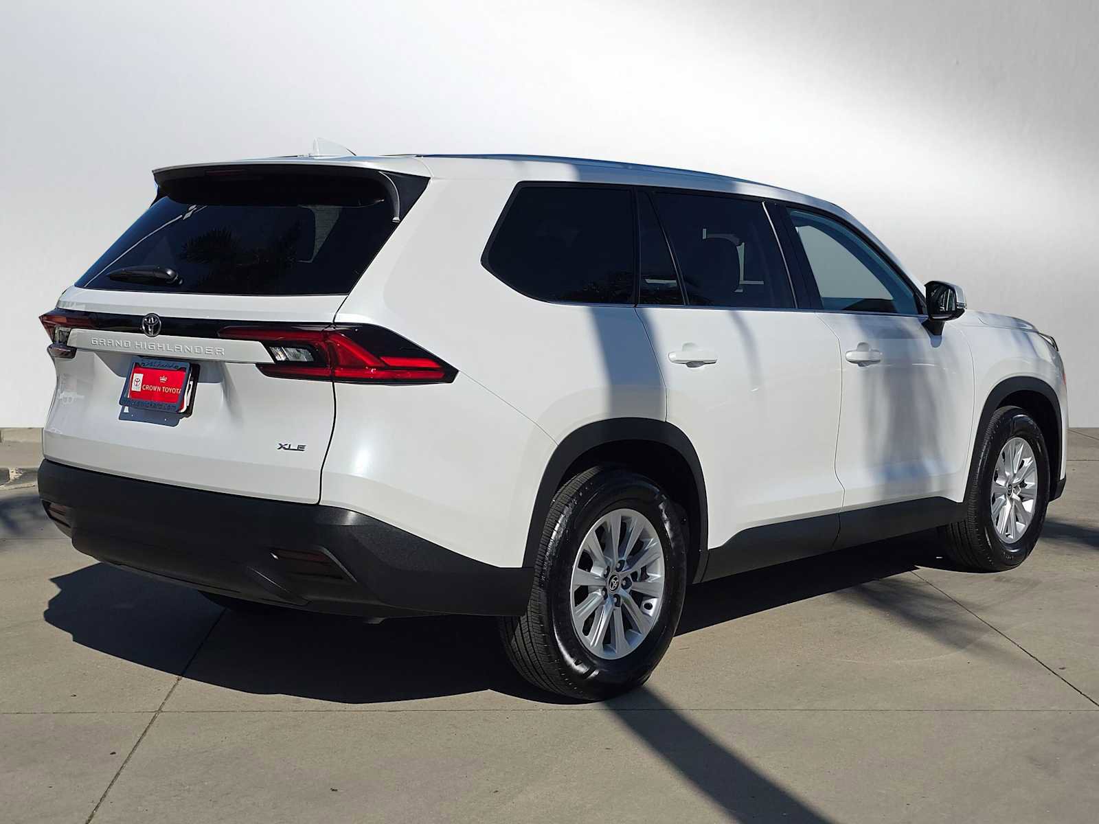 Certified 2025 Toyota Grand Highlander XLE image 3