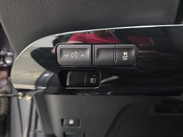 Used 2016 Toyota Prius Three Touring FWD image 25