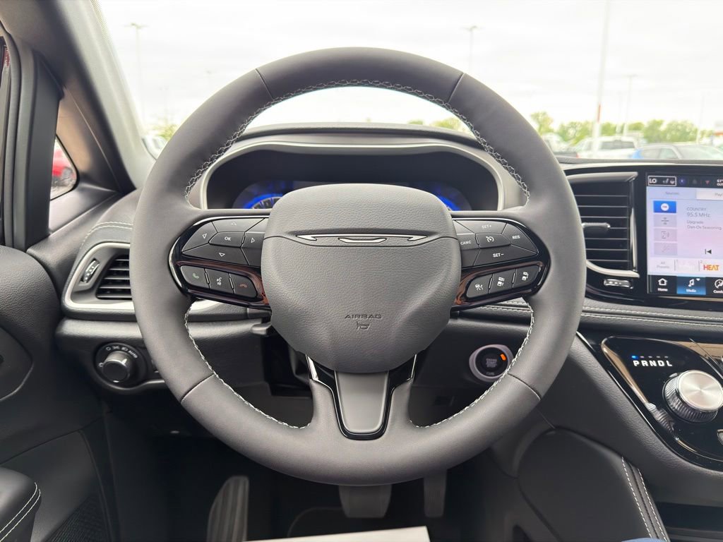 New 2027 Chrysler Pacifica Limited FWD image 17