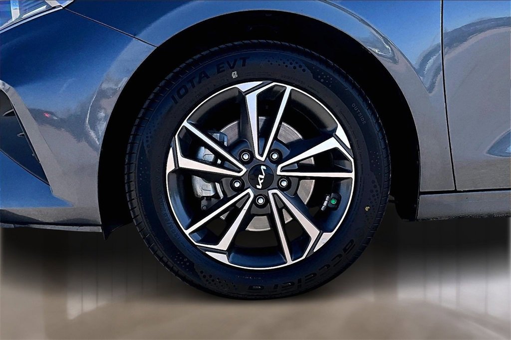 Used 2024 Kia Forte LXS w/ LXS Technology Package image 8
