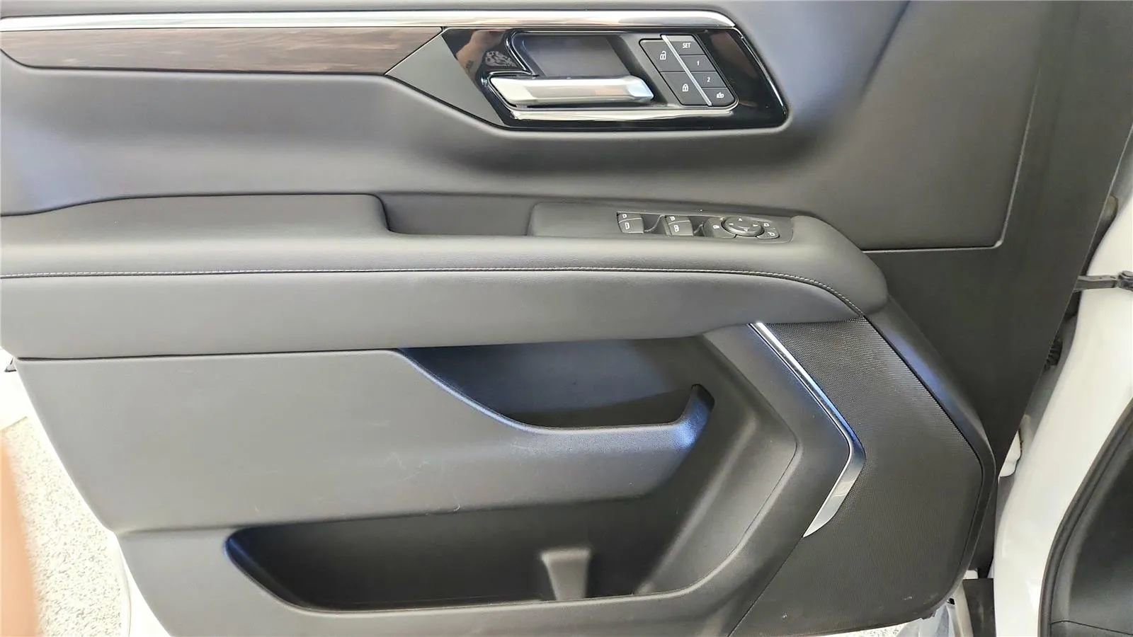 Used 2025 Chevrolet Tahoe LT AWD/4WD image 32
