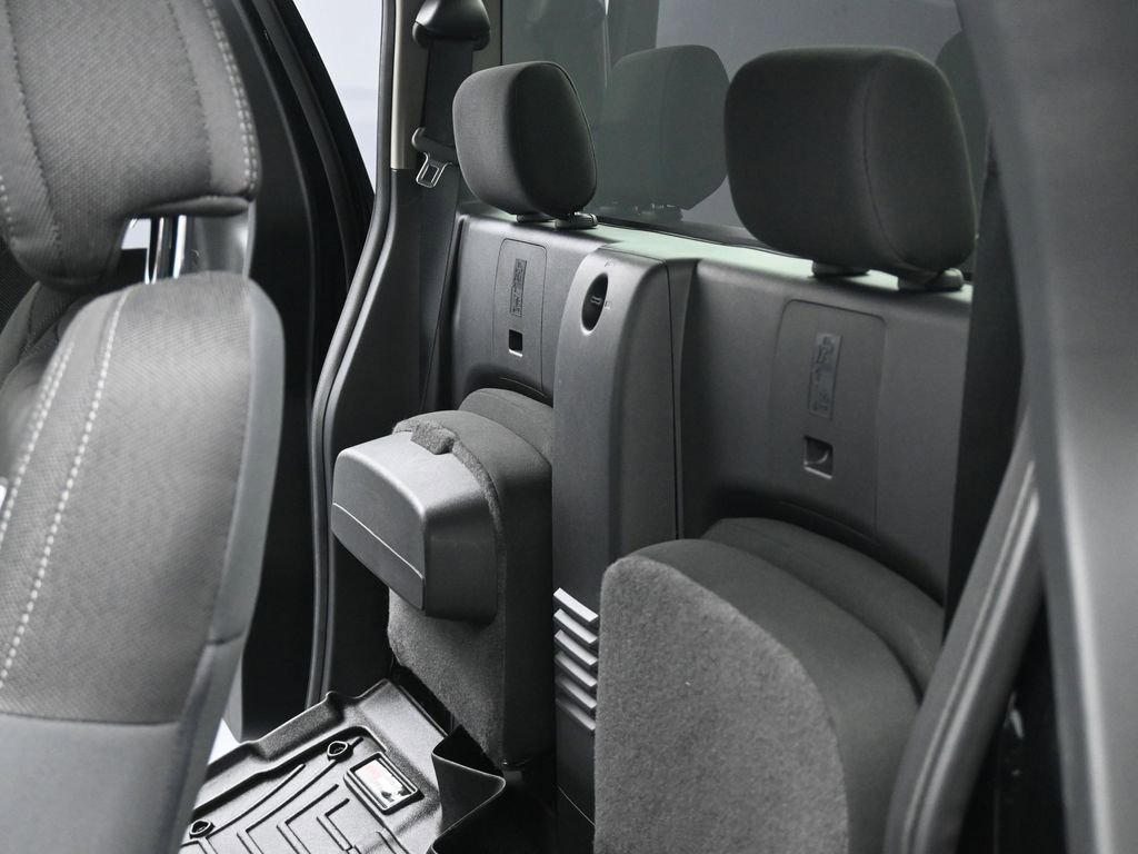 Used 2025 Nissan Frontier SV image 12