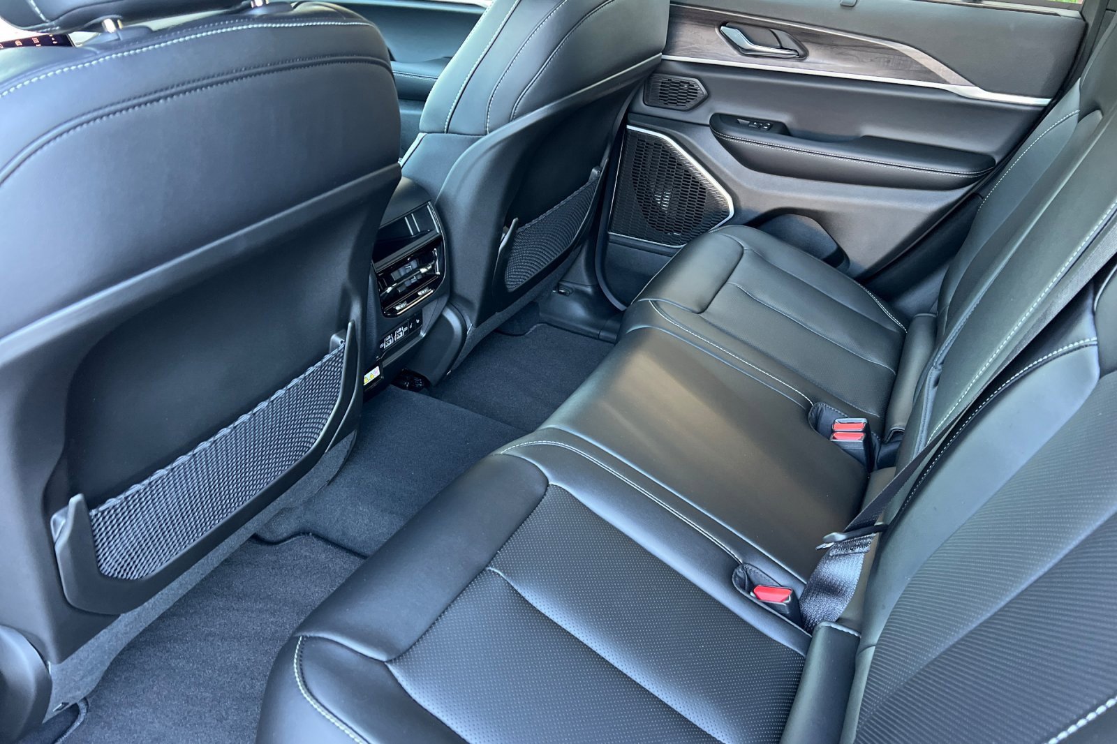 New 2025 Jeep Grand Cherokee Limited w/ Luxury Tech Group II image 12