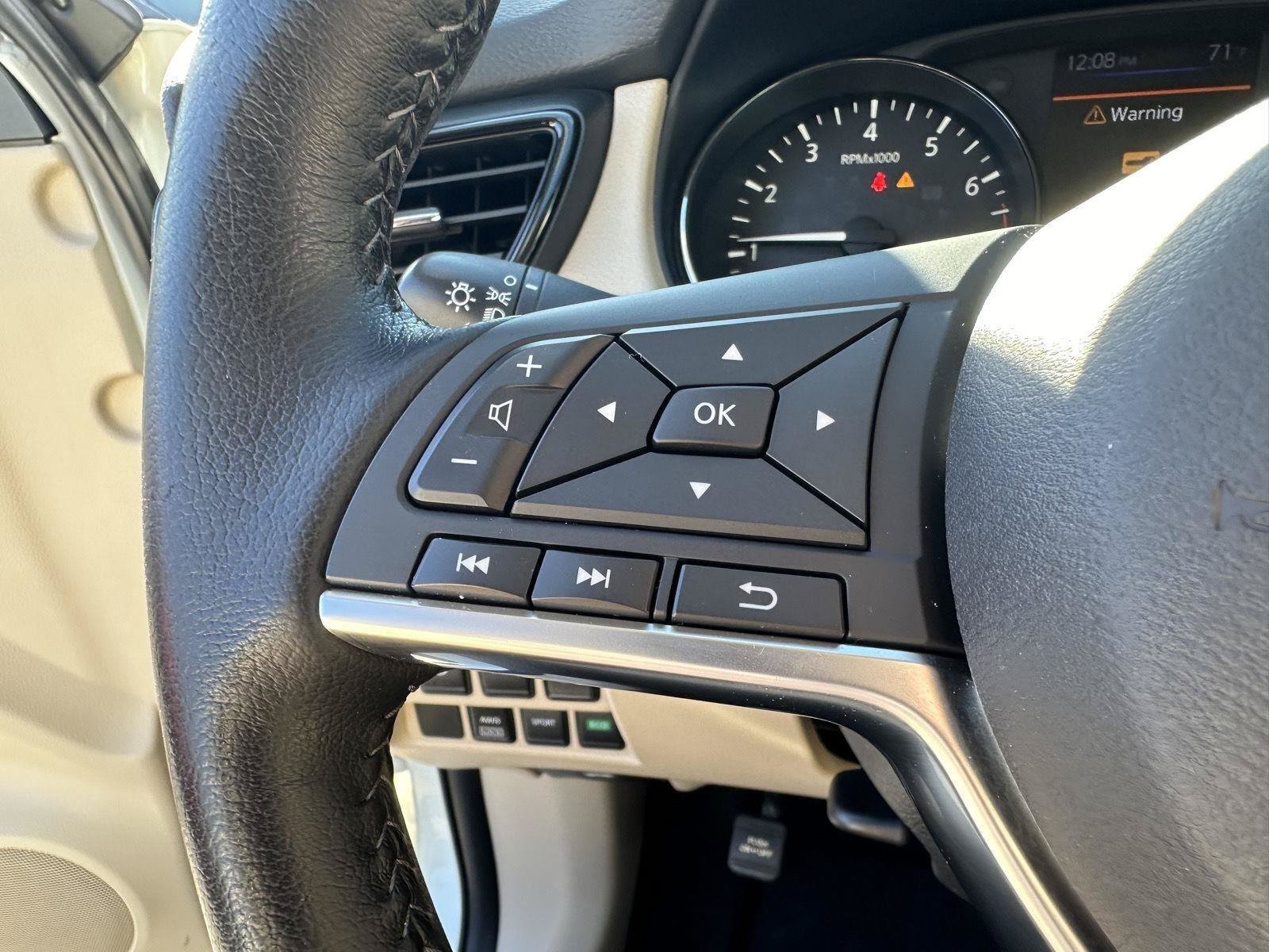 Used 2020 Nissan Rogue SV AWD/4WD image 16