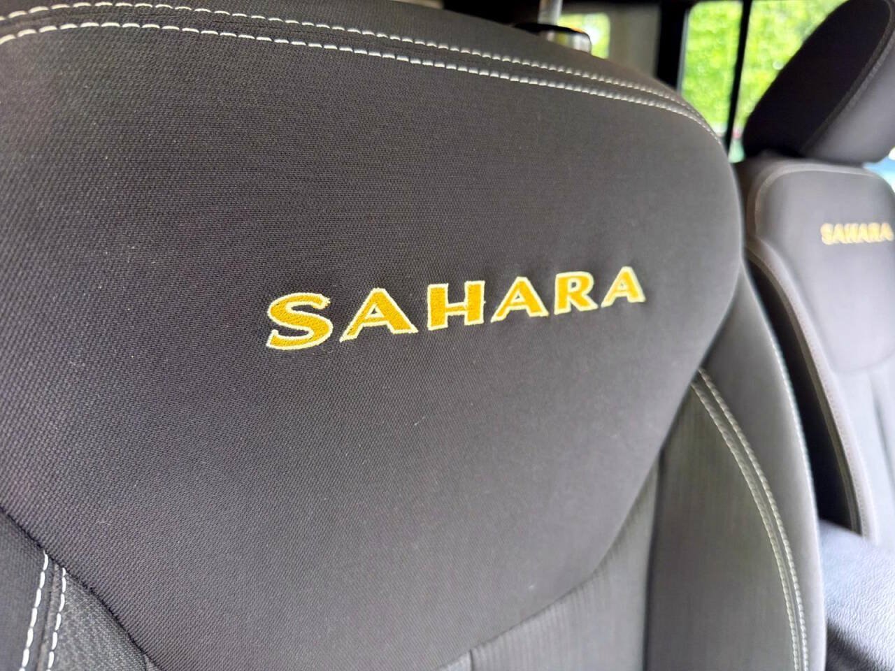 Used 2015 Jeep Wrangler Unlimited Sahara w/ Connectivity Group AWD/4WD image 11