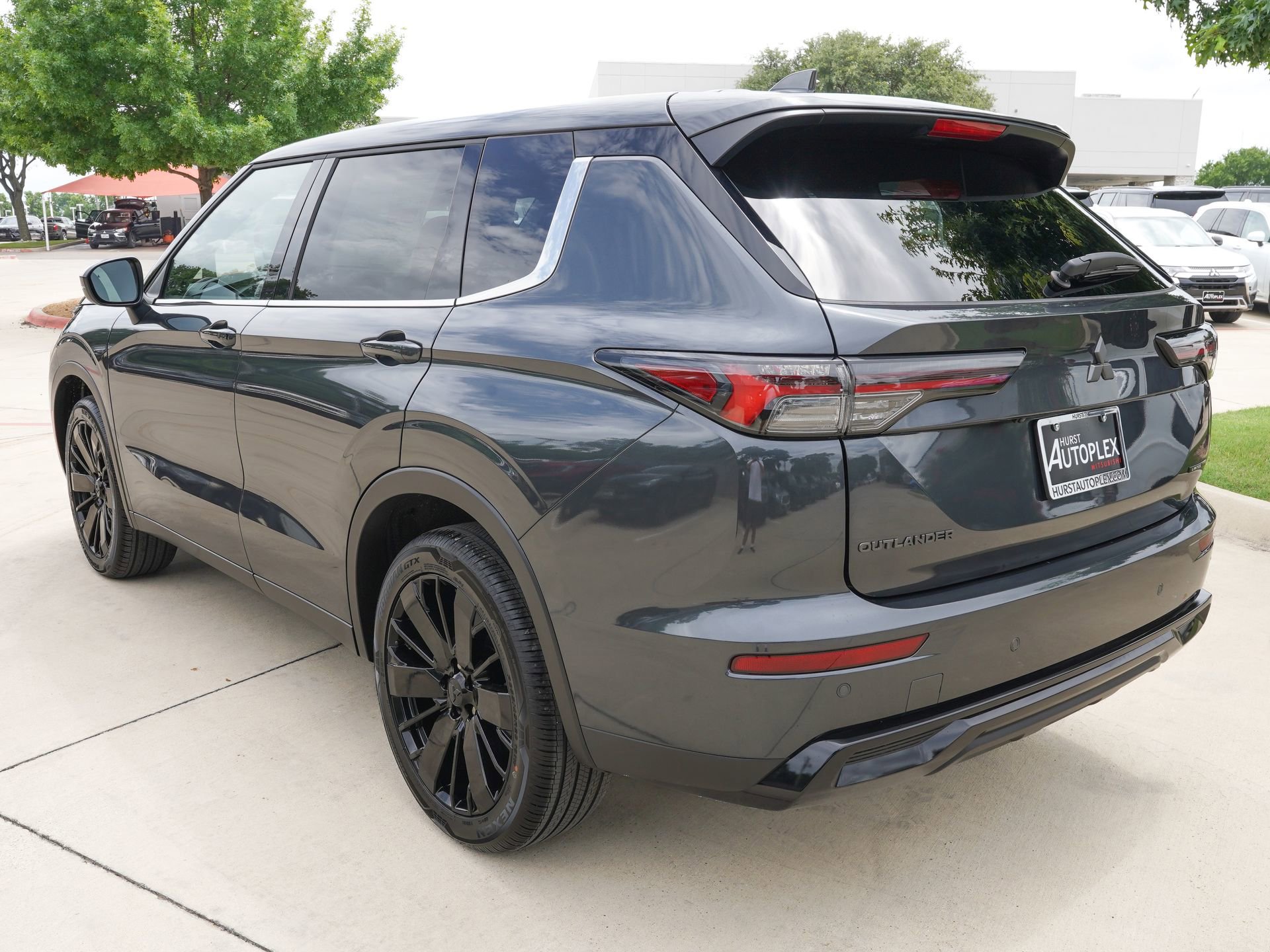 New 2026 Mitsubishi Outlander LE AWD/4WD image 5