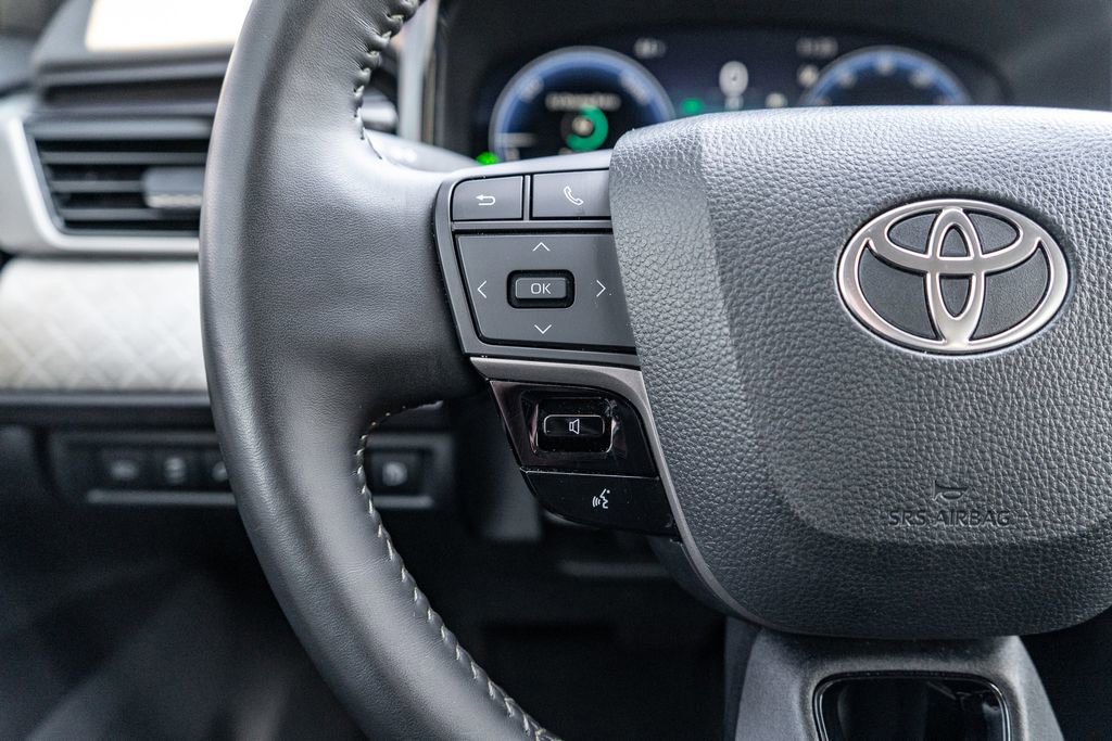 Used 2025 Toyota Camry XLE image 21