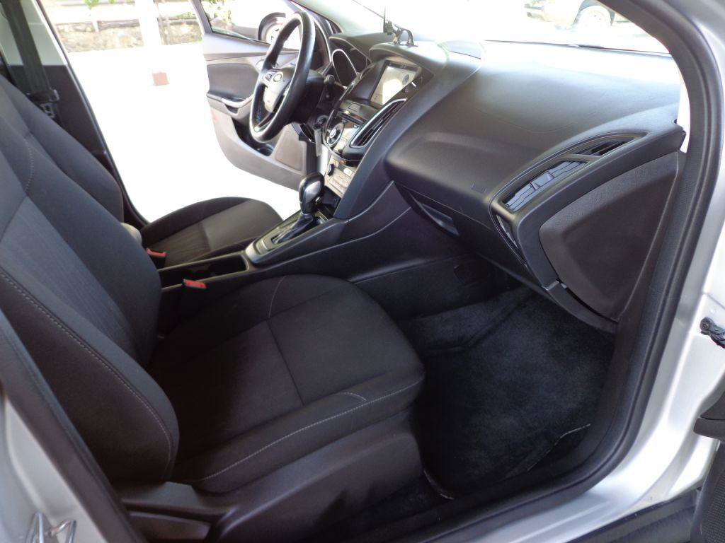 Used 2018 Ford Focus SEL w/ Cold Weather Package FWD image 18