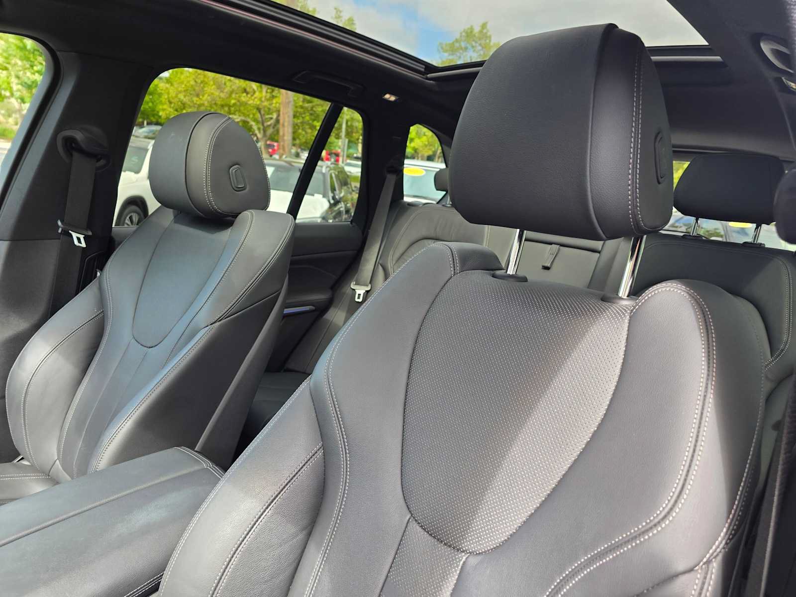 Used 2019 BMW X5 xDrive40i w/ M Sport Package AWD/4WD image 24