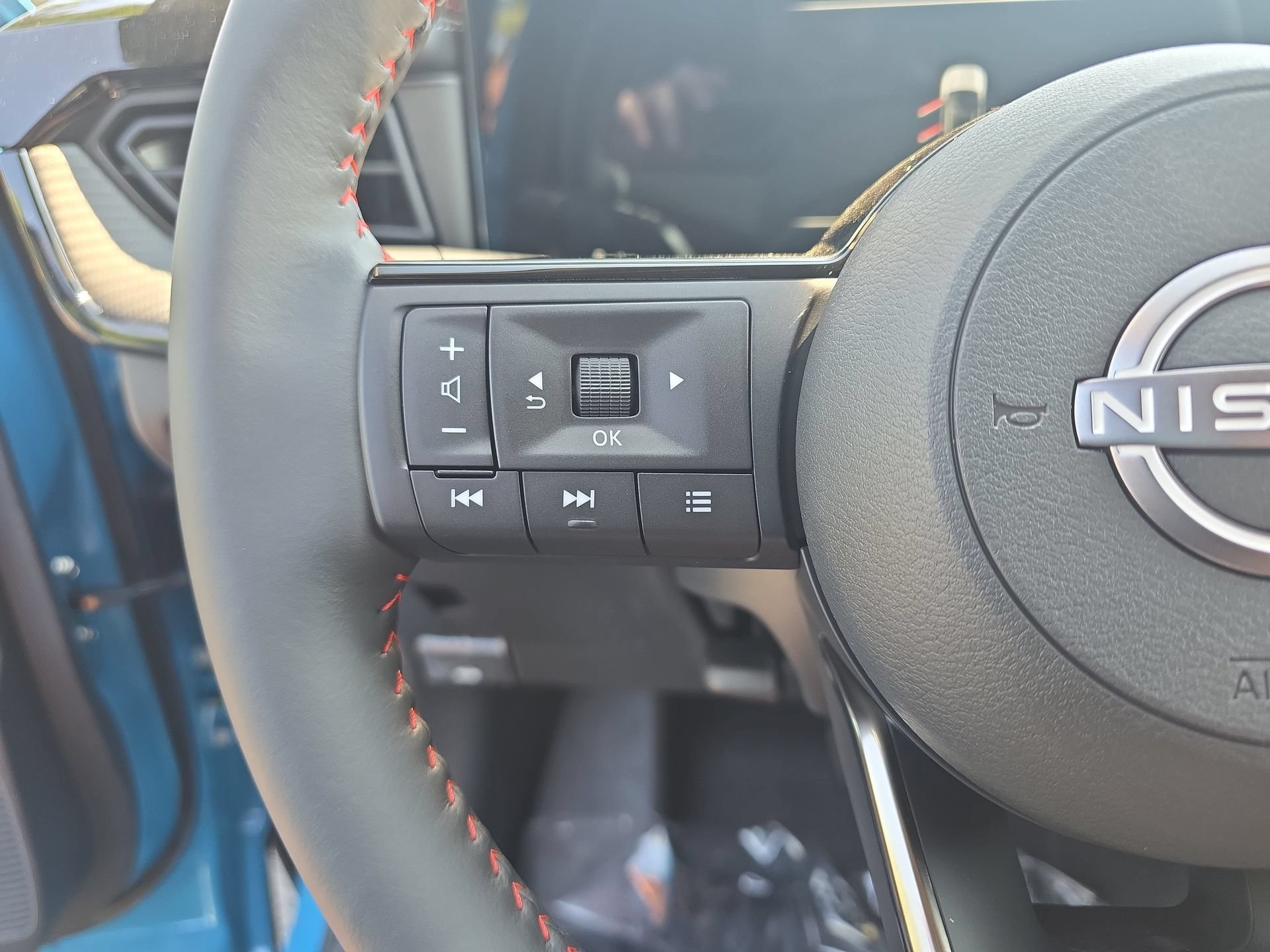 New 2026 Nissan Kicks SR w/ SR Premium Package FWD image 16