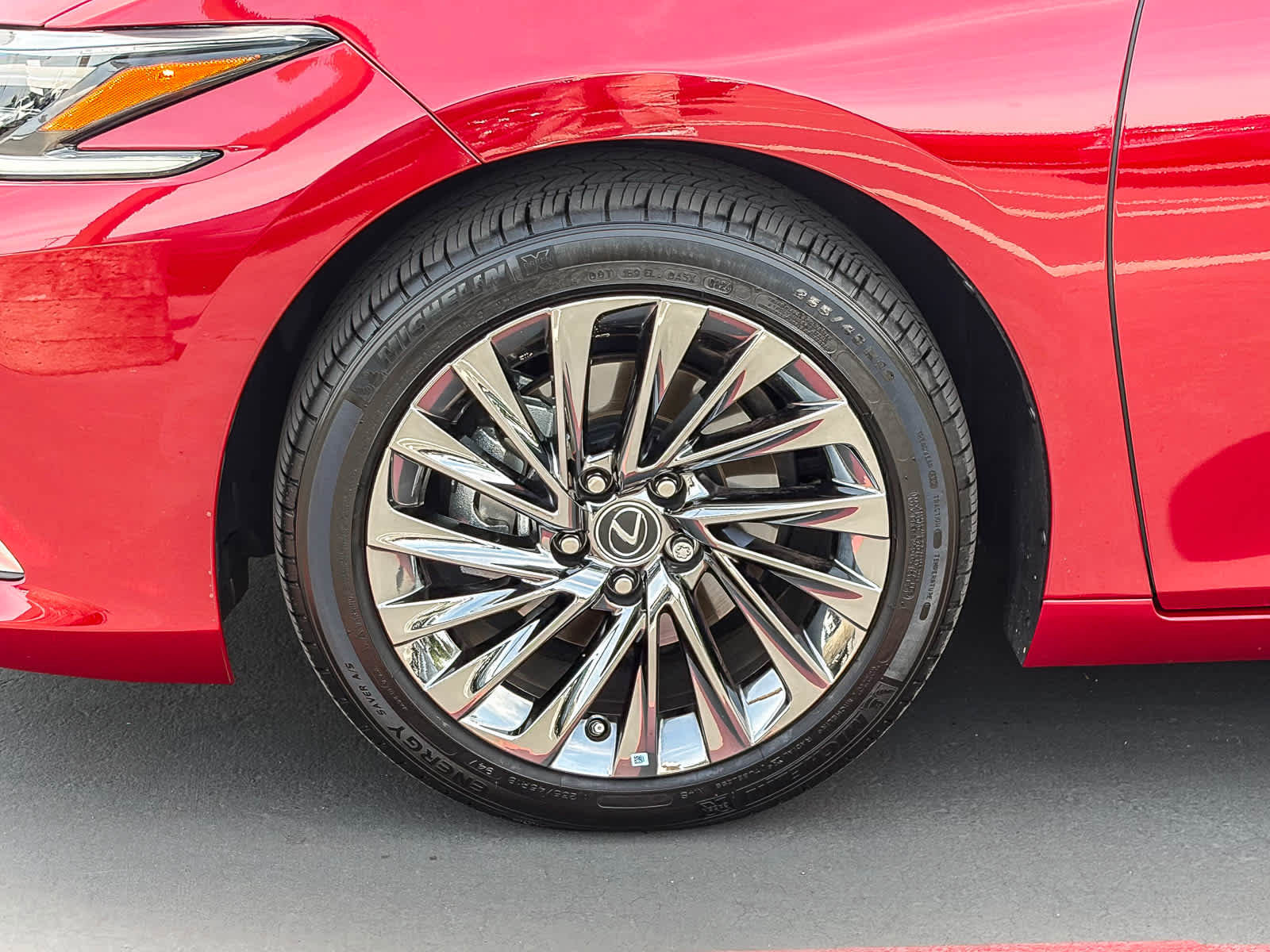 Used 2024 Lexus ES 300h w/ Accessory Package (Z2) FWD image 9