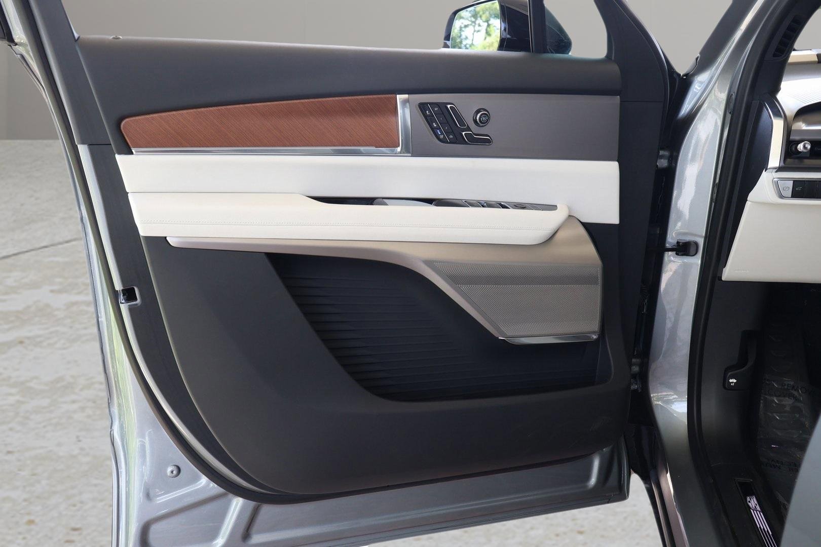 New 2026 Cadillac Vistiq Luxury image 10