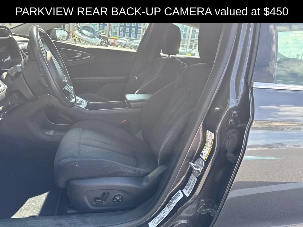 Used 2015 Chrysler 200 Limited w/ Convenience Group FWD image 4