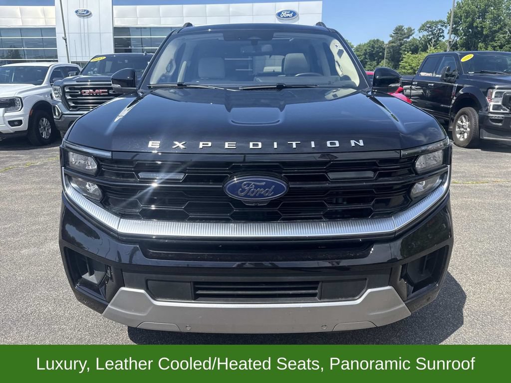 Used 2025 Ford Expedition Platinum w/ Driver's Package AWD/4WD image 11