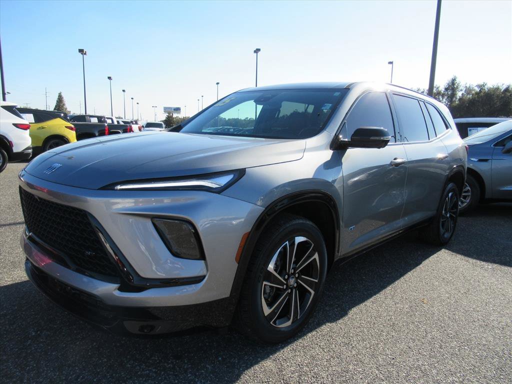 Used 2025 Buick Enclave Sport Touring image 3