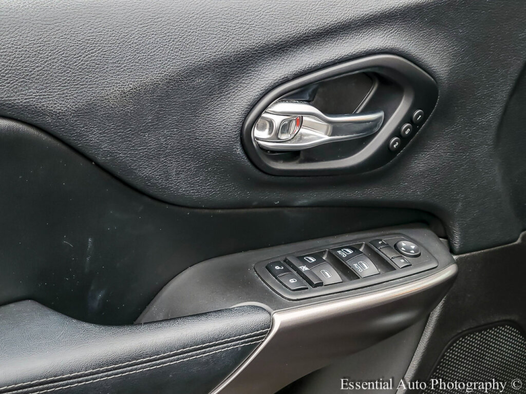 Used 2019 Jeep Cherokee Limited image 15