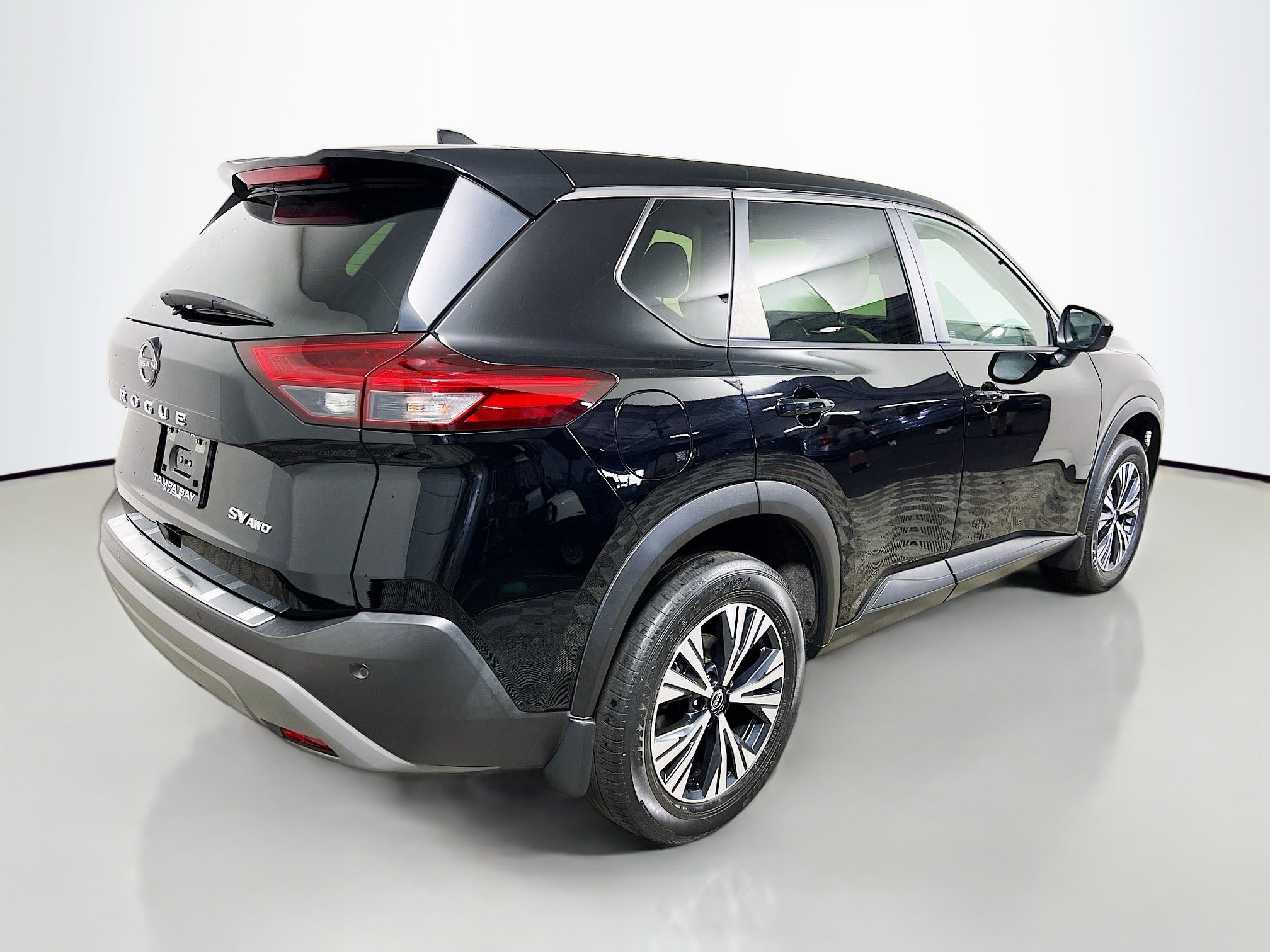 Used 2023 Nissan Rogue SV image 4