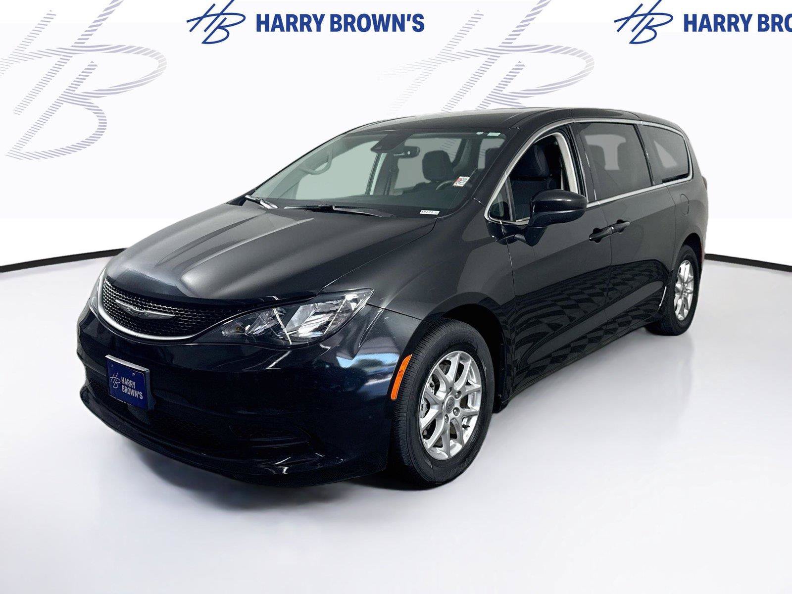 Used 2023 Chrysler Voyager LX FWD image 1