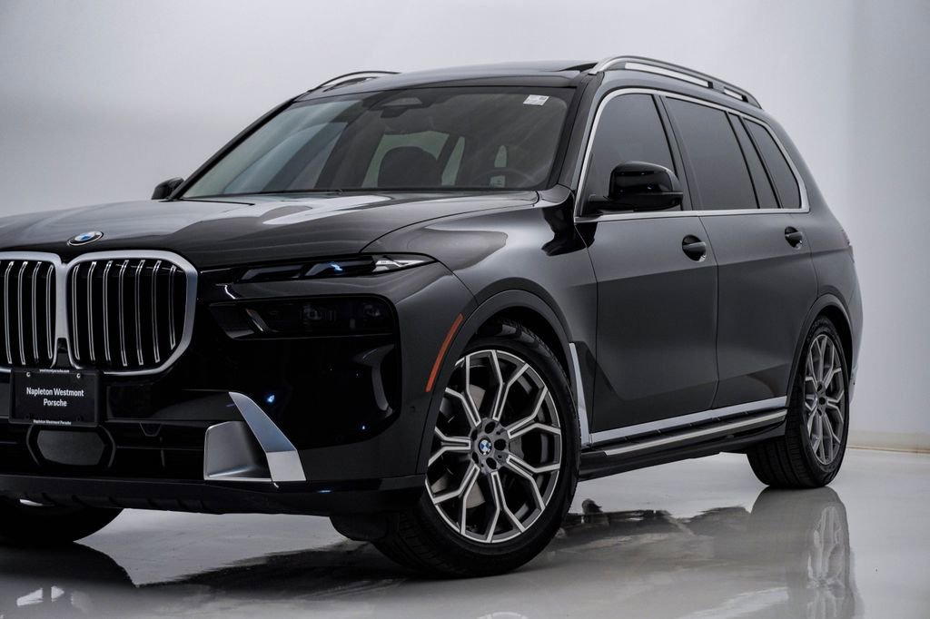 Used 2024 BMW X7 xDrive40i image 2