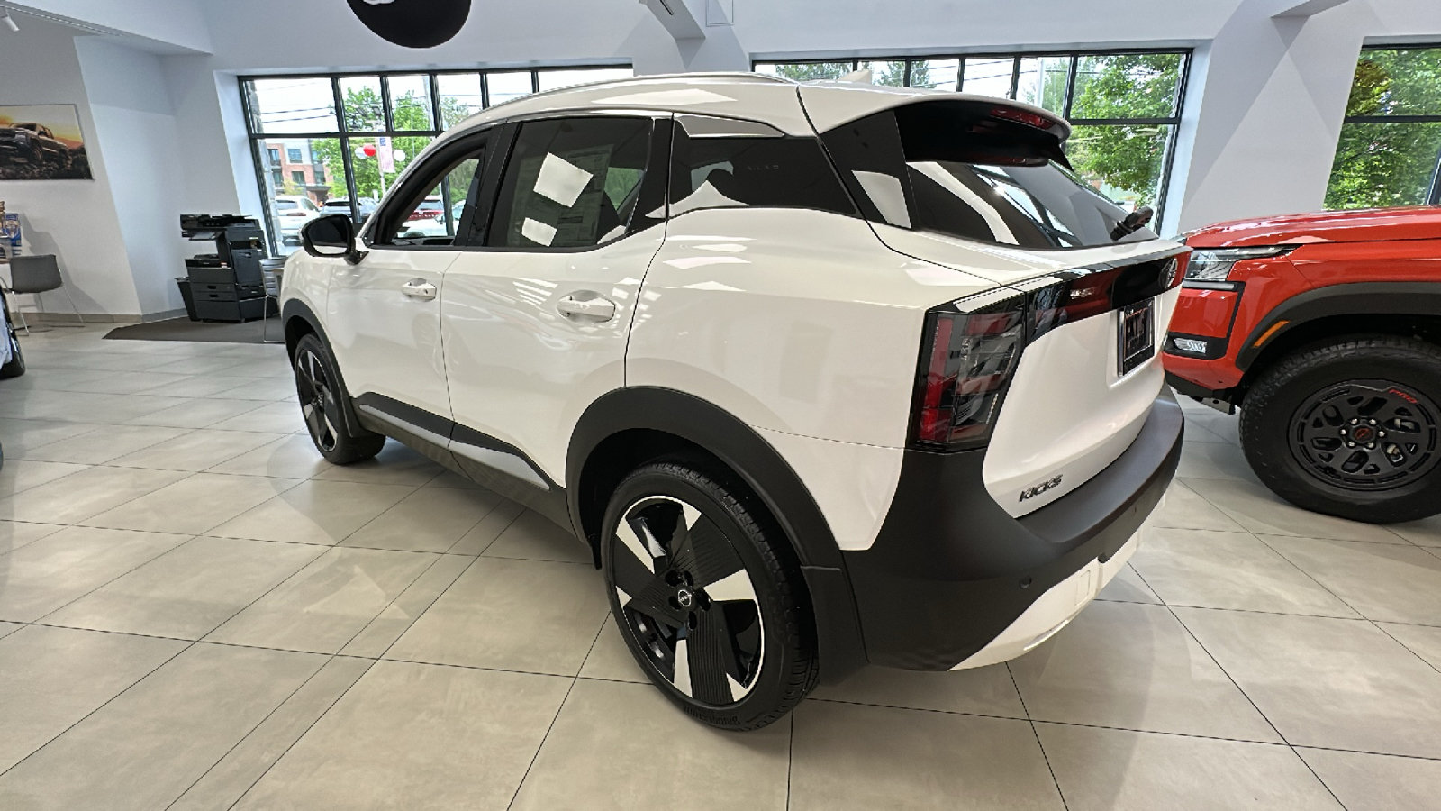 New 2025 Nissan Kicks SR w/ Illumination Package AWD/4WD image 5