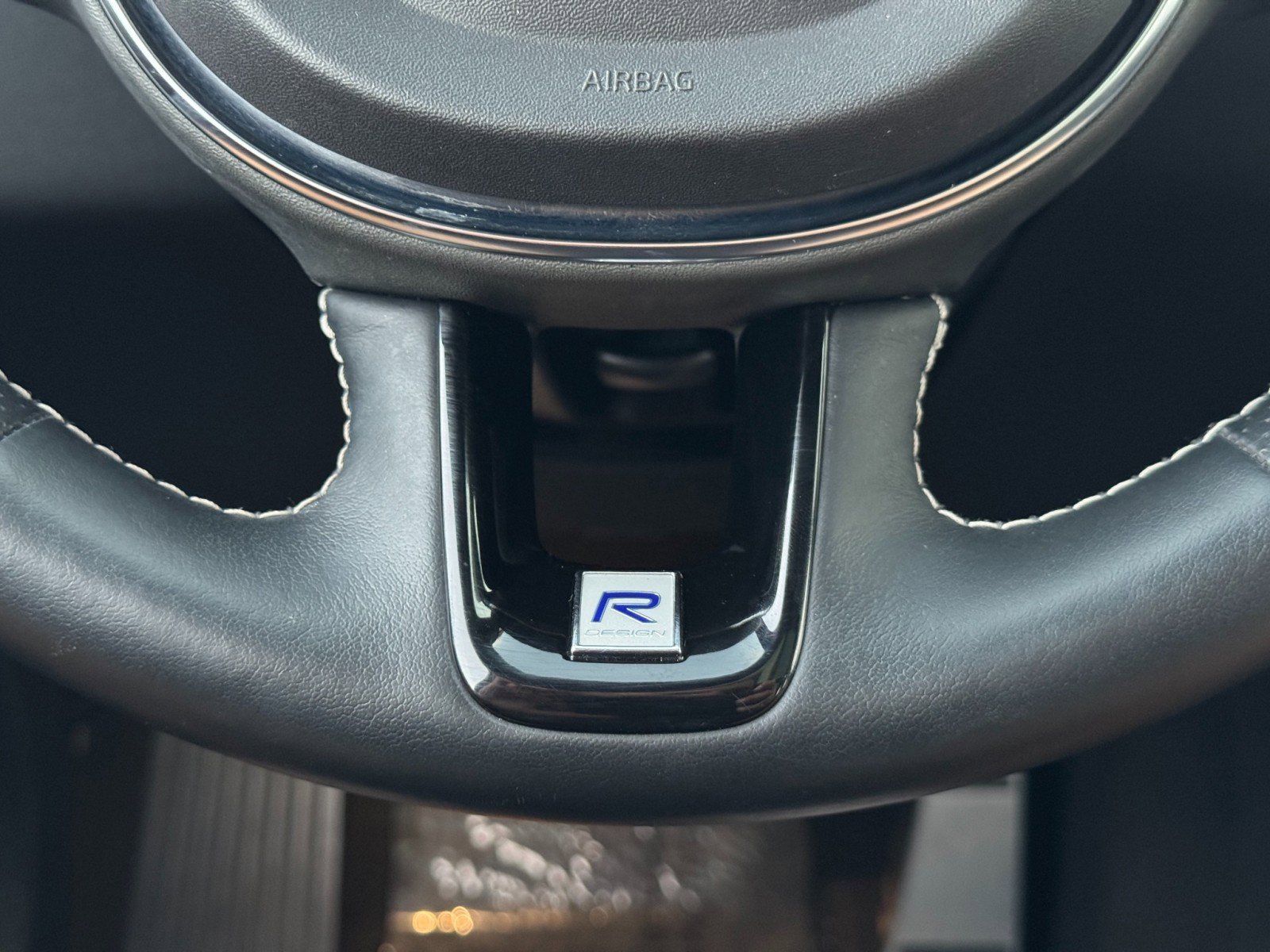 Used 2019 Volvo XC60 T5 R-Design w/ Protection Package image 22