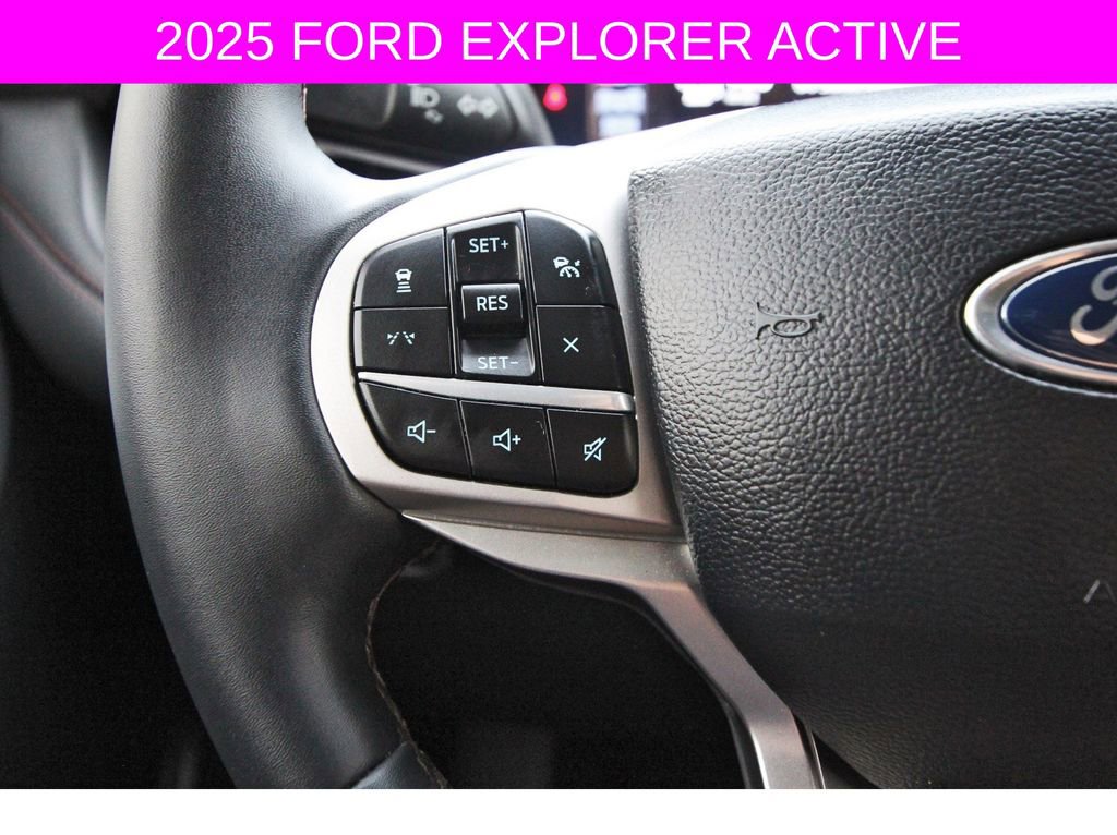 Used 2025 Ford Explorer Active RWD image 17