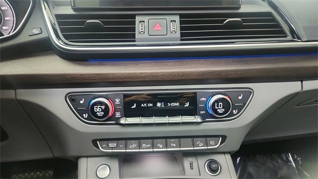 Used 2024 Audi Q5 e Prestige w/ Prestige Package image 54