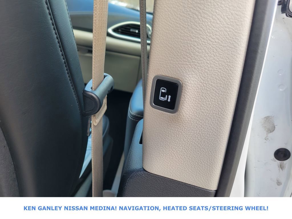 Used 2024 Chrysler Pacifica Select image 49