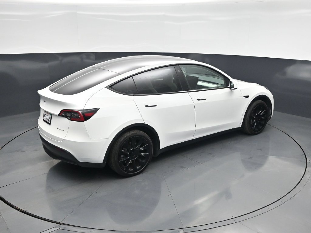 Used 2023 Tesla Model Y Long Range AWD/4WD image 32