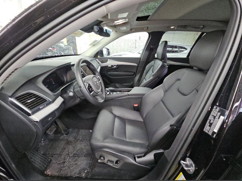 Used 2025 Volvo XC90 B5 Core image 7