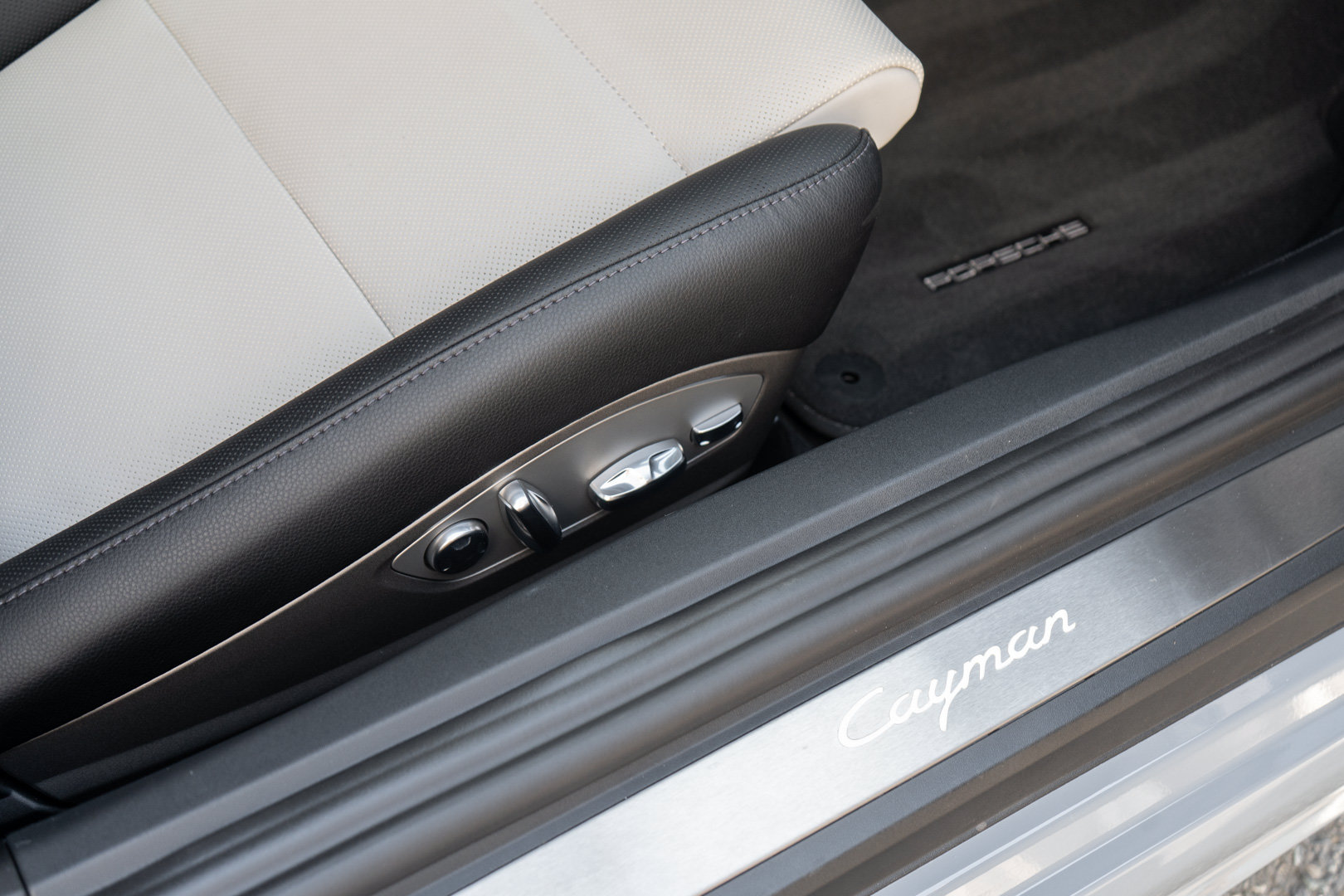 Used 2024 Porsche 718 Cayman RWD image 37