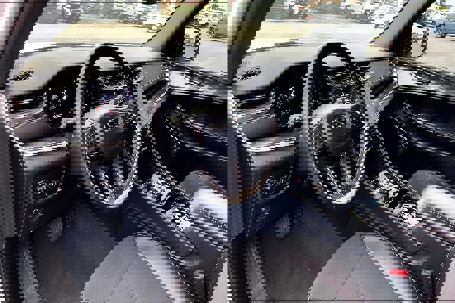 Used 2022 Jeep Grand Cherokee Altitude AWD/4WD image 16