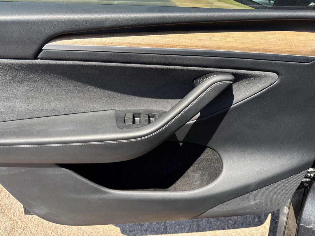 Used 2024 Tesla Model Y Long Range AWD/4WD image 24