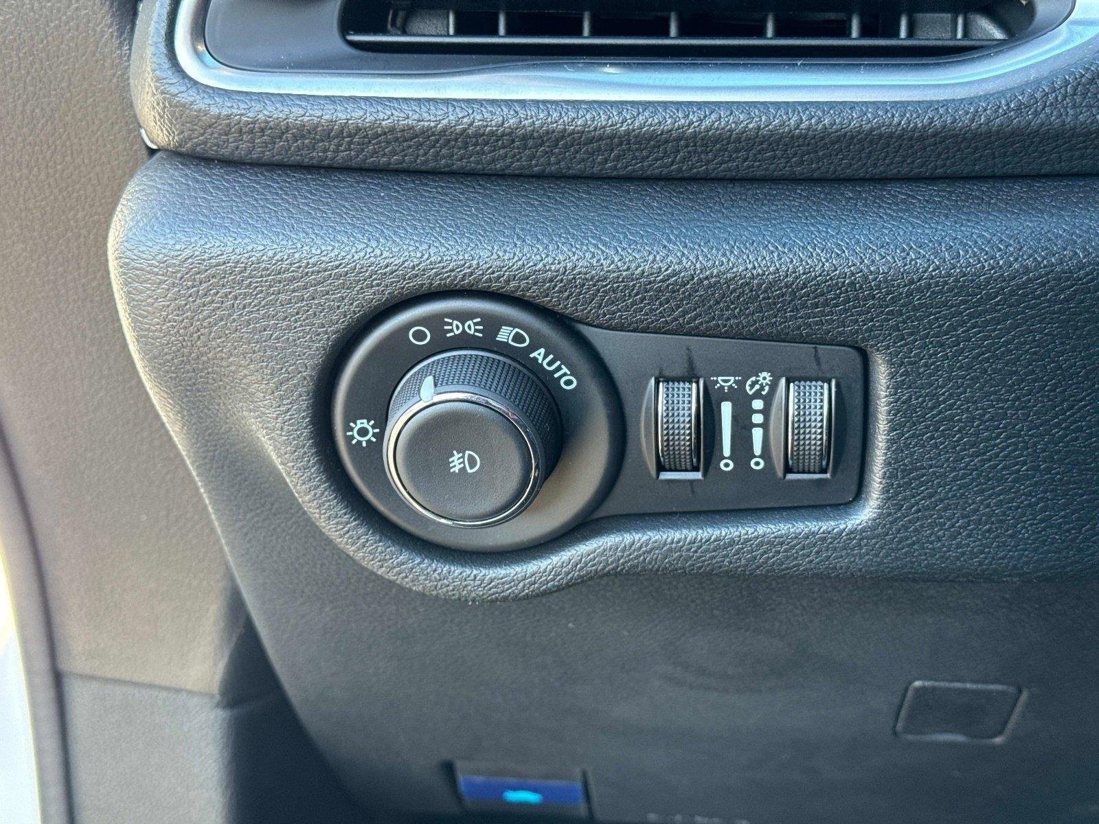 Used 2024 Chrysler Pacifica Limited w/ S Appearance Package image 31