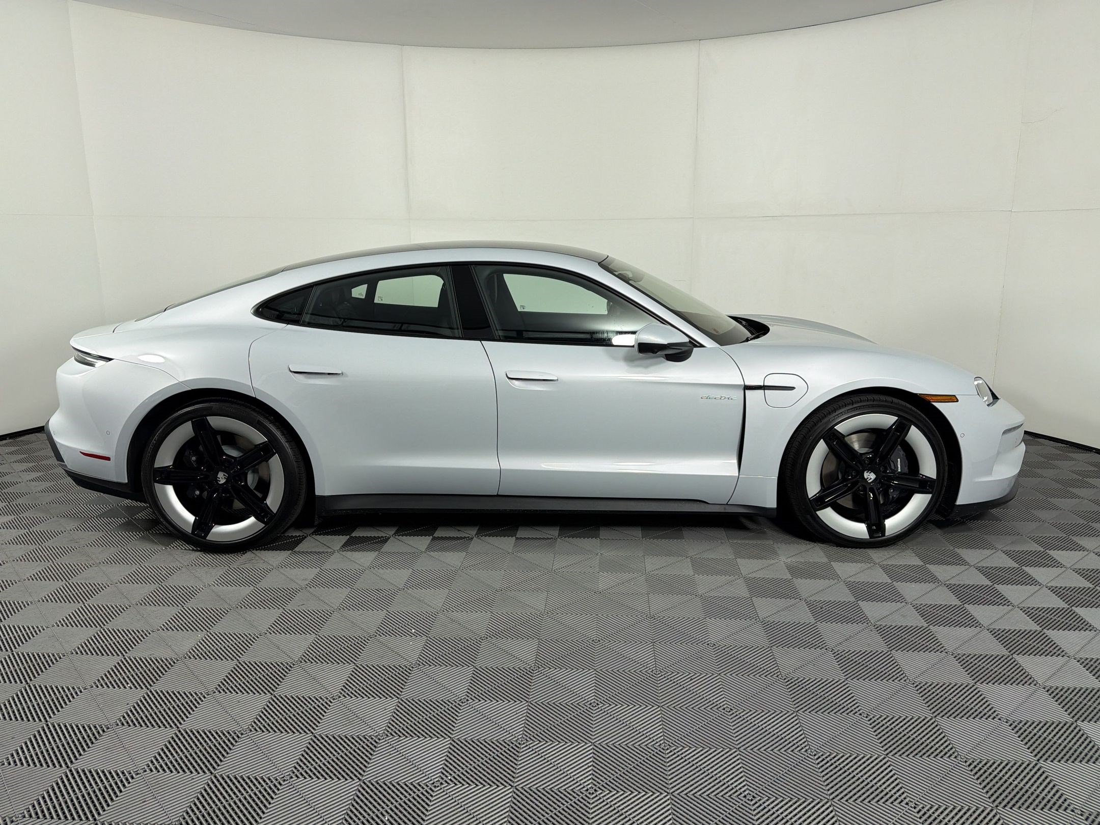 New 2026 Porsche Taycan AWD/4WD image 8