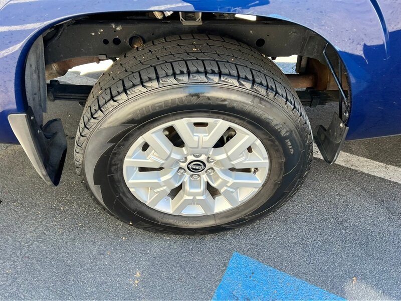 Used 2022 Nissan Frontier SV w/ Graphics Package AWD/4WD image 12