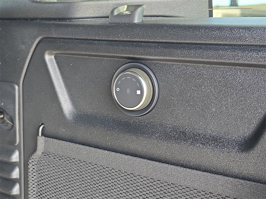 New 2026 Land Rover Defender 110 V8 image 13