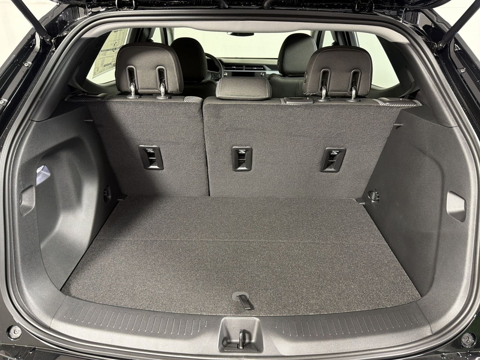 New 2027 Chevrolet Bolt LT w/ Comfort Package FWD image 25