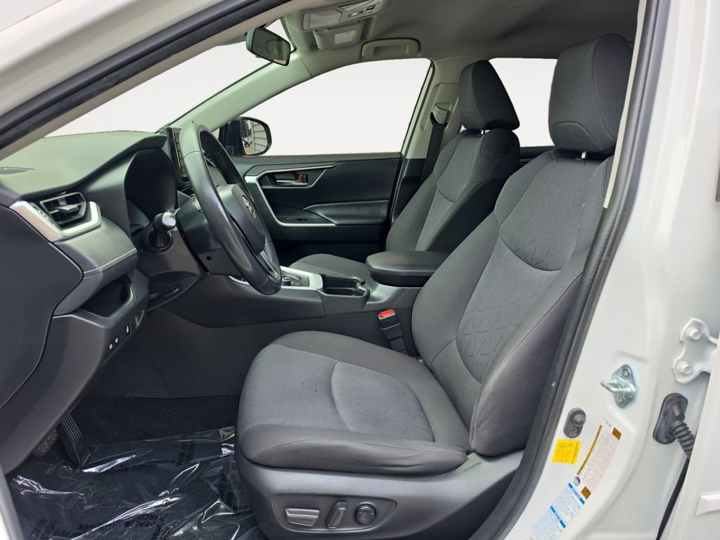 Used 2021 Toyota RAV4 XLE w/ XLE Grade Weather Package AWD/4WD image 9