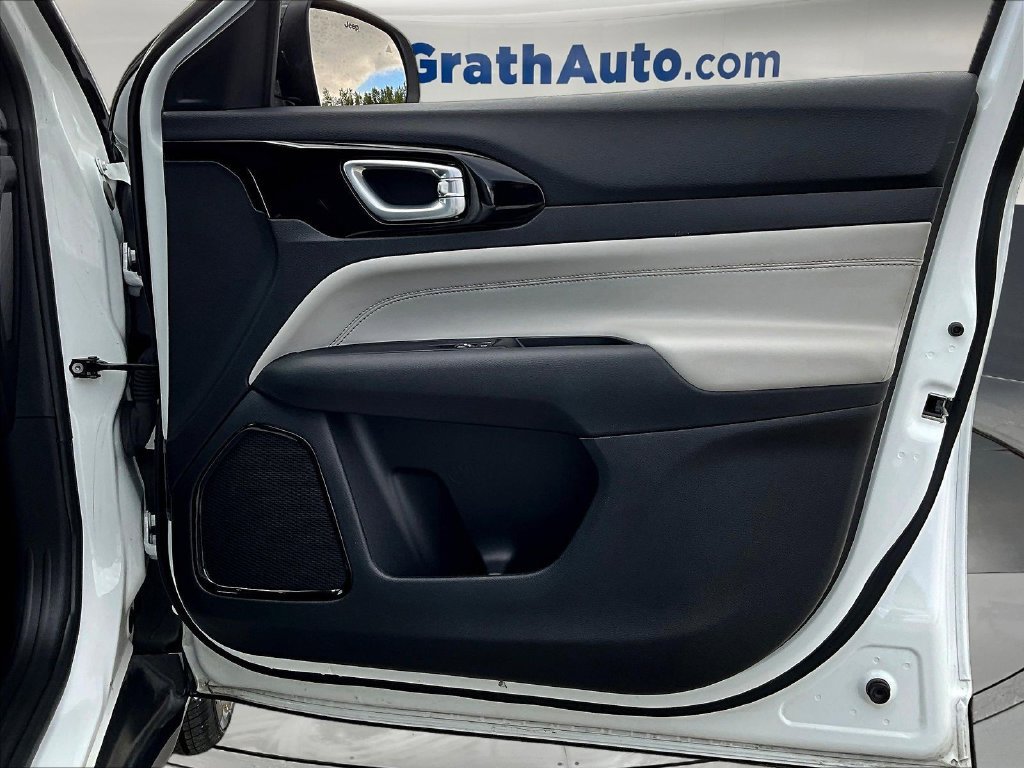 Used 2025 Jeep Compass Limited AWD/4WD image 30