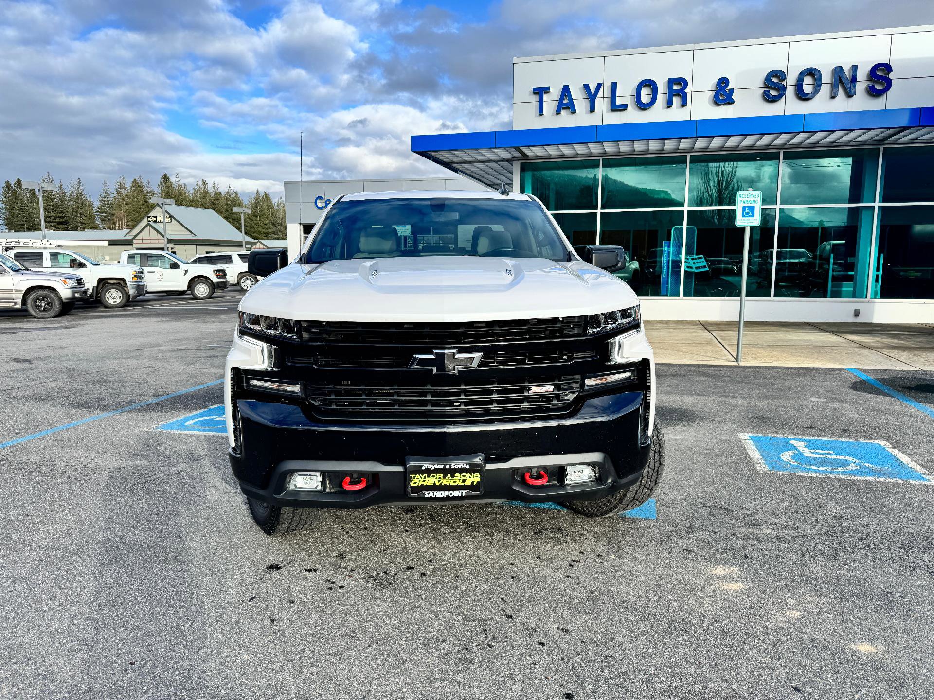 Used 2022 Chevrolet Silverado 1500 LT Trail Boss w/ Convenience Package II image 2