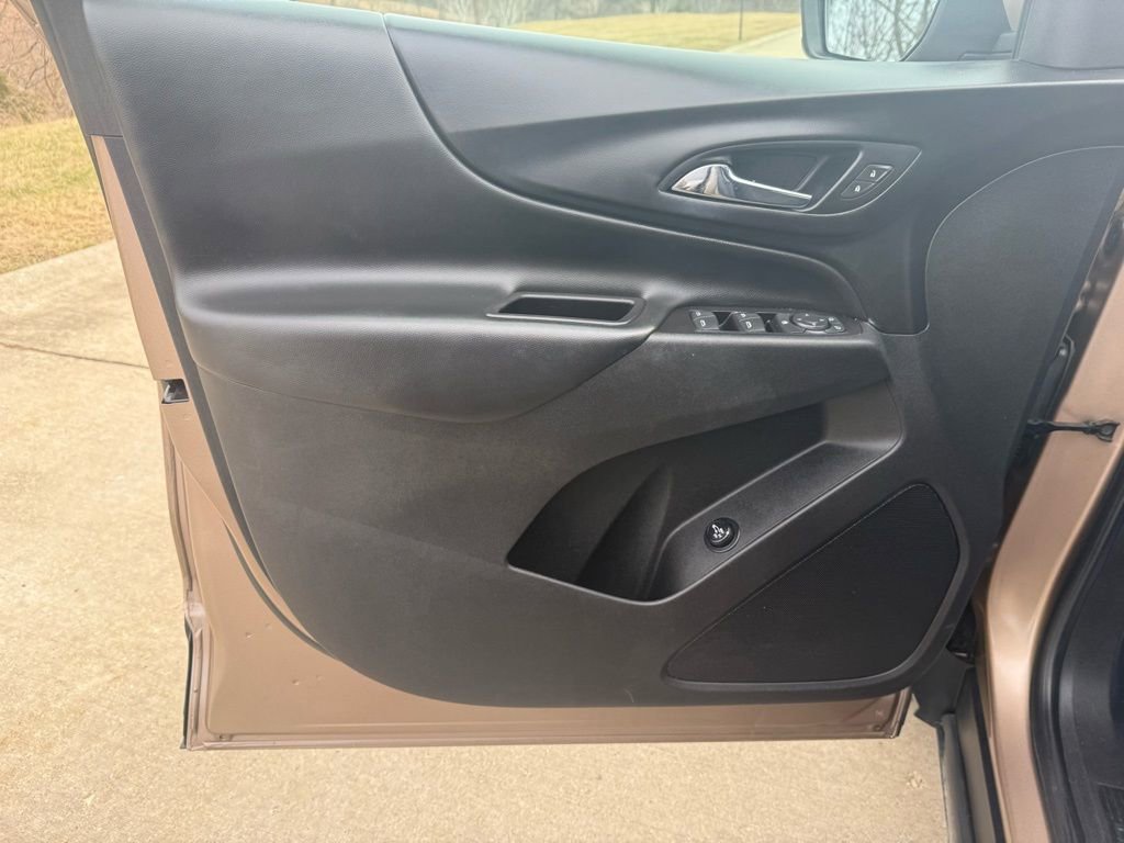 Used 2019 Chevrolet Equinox LT w/ Driver Convenience Package image 26