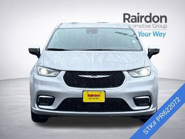 Used 2023 Chrysler Pacifica Limited FWD image 3