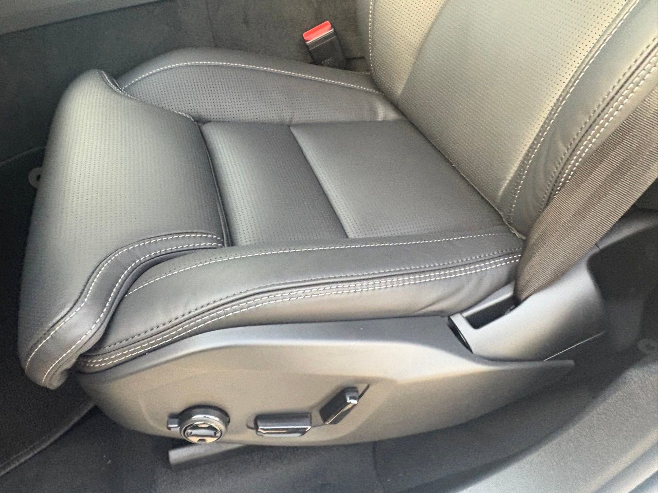 New 2026 Volvo XC60 T8 Ultra w/ Protection Package Premier image 21