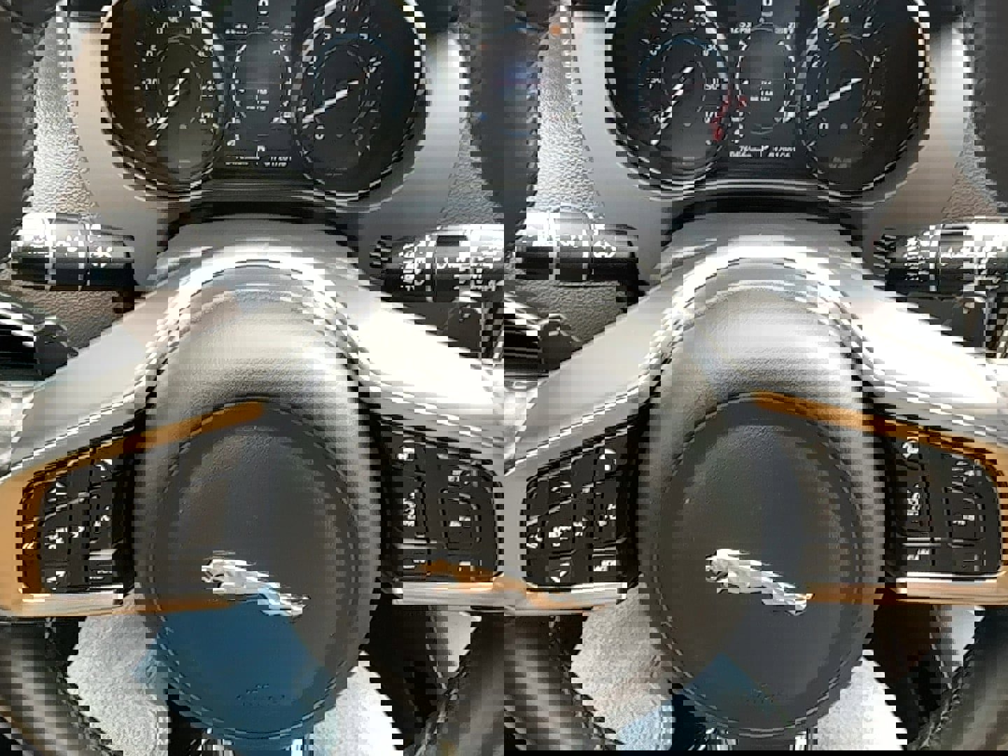 Used 2018 Jaguar F-PACE Prestige image 16