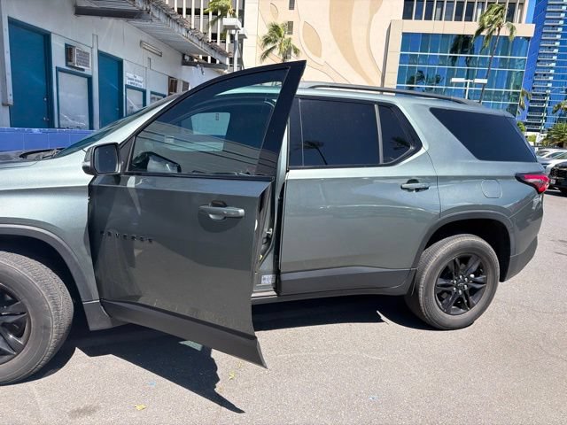 Used 2023 Chevrolet Traverse LT w/ Midnight/Sport Edition FWD image 2