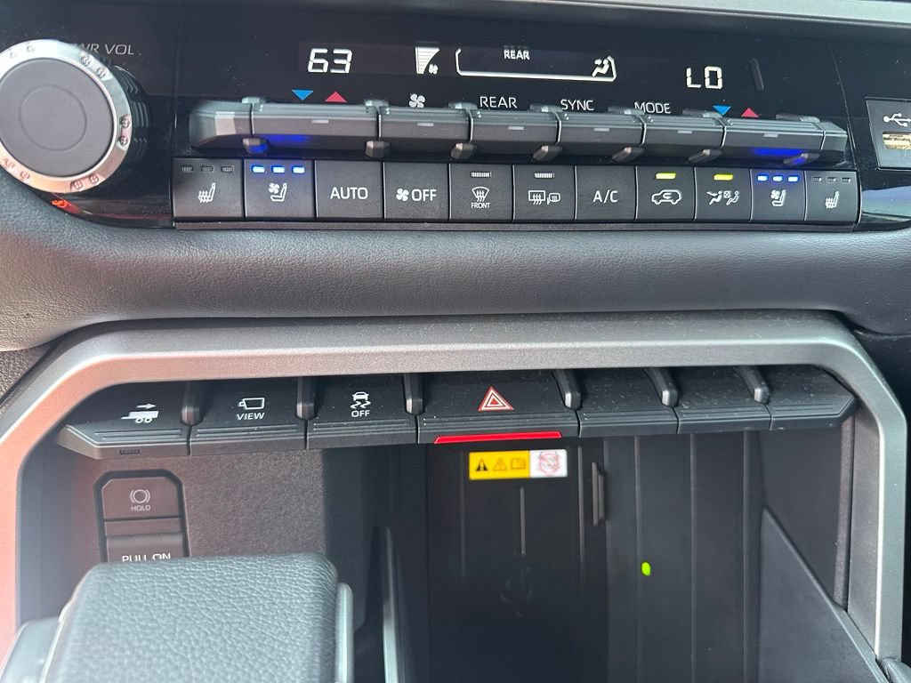 Used 2024 Toyota Sequoia Platinum AWD/4WD image 19